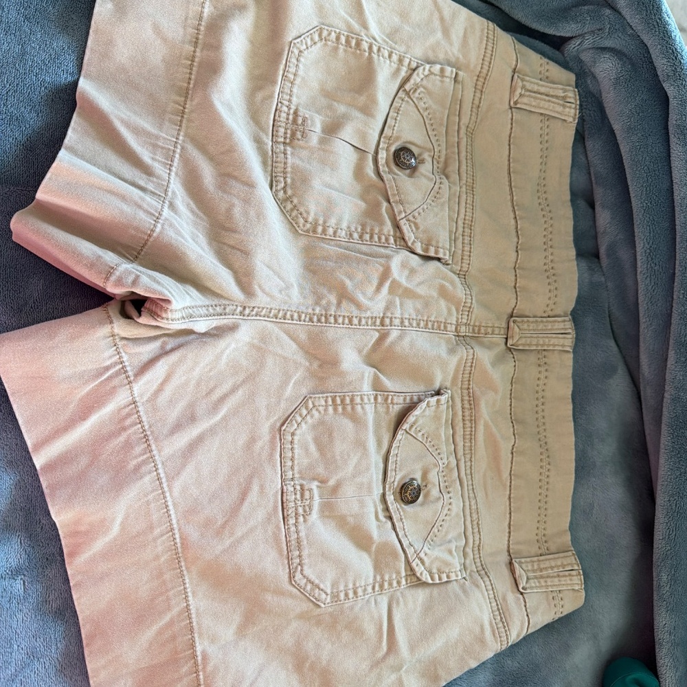 Shorts - Picture 3 of 3